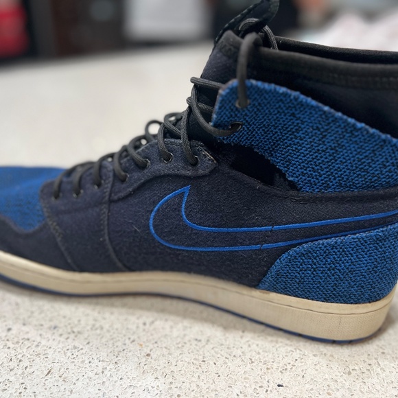Air Jordan 1 Retro High OG 'Ultra Royal' - Picture 3 of 6